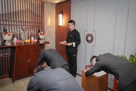罗湖区委统战部副部长、工商联党组书记叶志伟一行到国际人调研