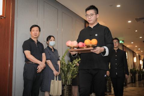 罗湖区委统战部副部长、工商联党组书记叶志伟一行到国际人调研