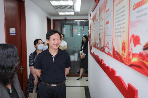 罗湖区委统战部副部长、工商联党组书记叶志伟一行到国际人调研