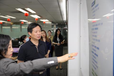 罗湖区委统战部副部长、工商联党组书记叶志伟一行到国际人调研