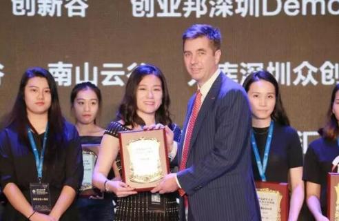 国际人荣获2017胡润百富中国最具贡献孵化平台百强榜深圳50强称号